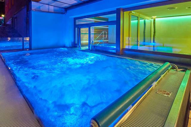Jacuzzi exterior