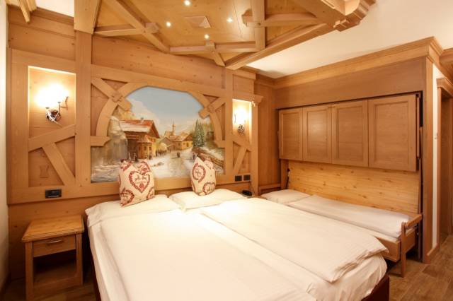 Quarto duplo luxo com cama extra
