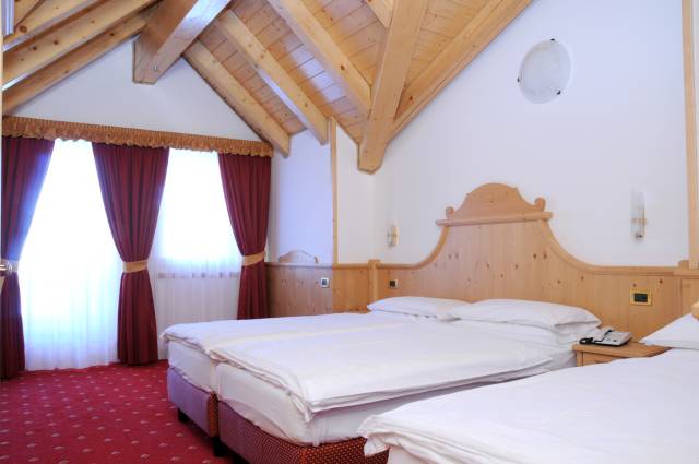 Quarto duplo com cama extra