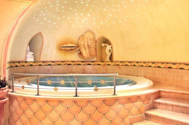 Jacuzzi