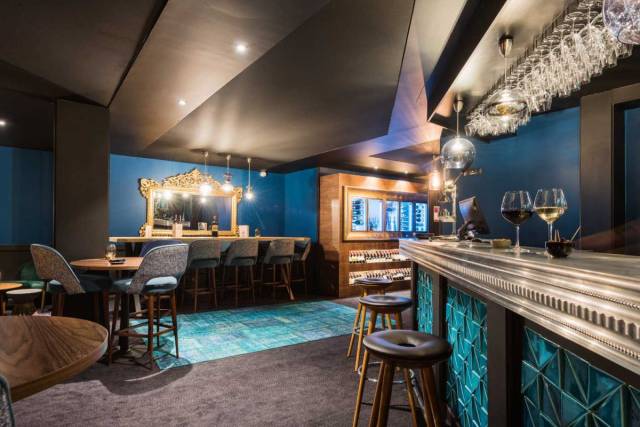 Bar