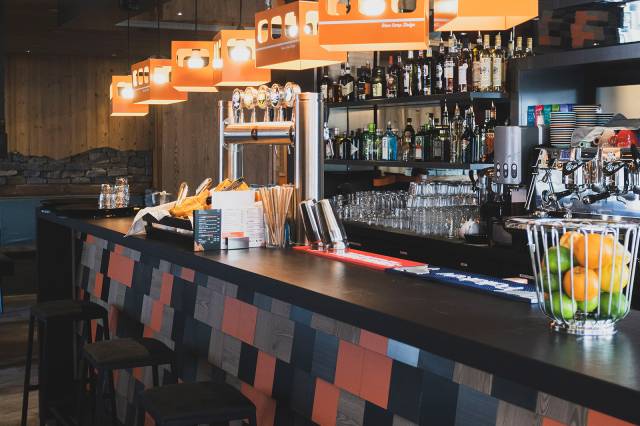 Bar