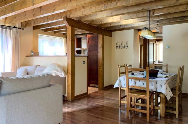 Dúplex 2 quartos com cama de casal e 1 quarto com beliche
