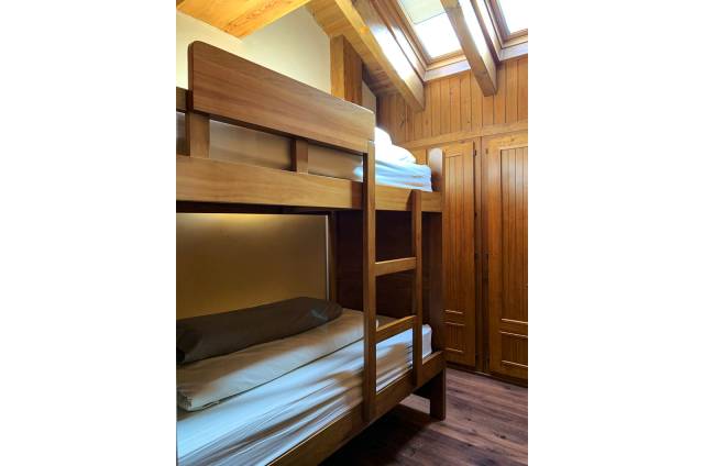 Dúplex 2 quartos com cama de casal e 1 quarto com beliche