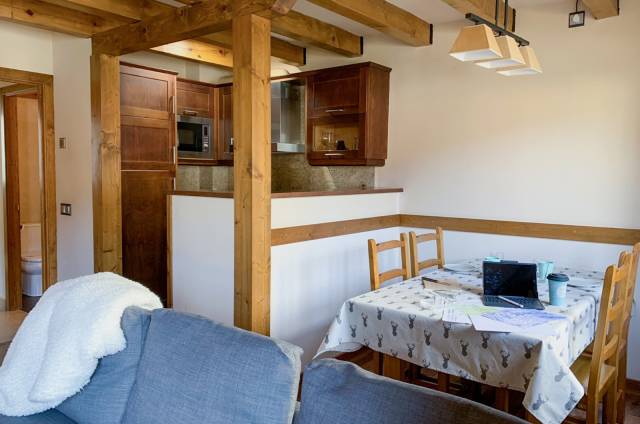 T1 com 1 quarto com cama de casal e 1 sofá-cama na sala