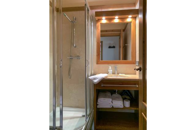 T1 com 1 quarto com cama de casal e 1 sofá-cama na sala