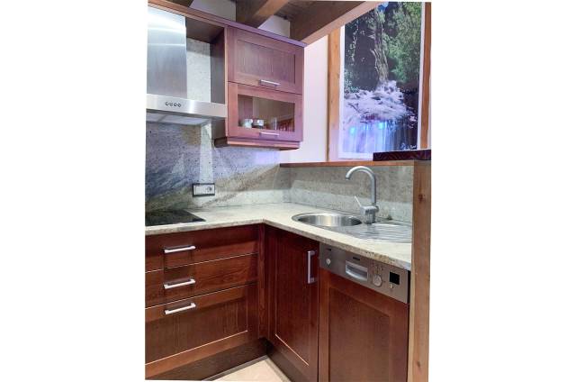 T2 1 quarto com cama de casal e 1 quarto no piso de cima com 1 quarto triplo 