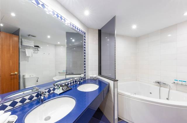 Casa de banho quarto quíntuplo