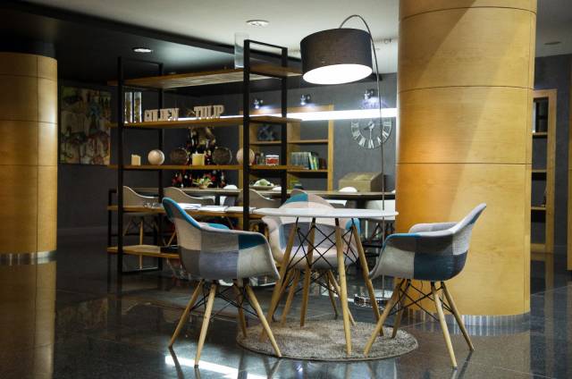Lobby bar