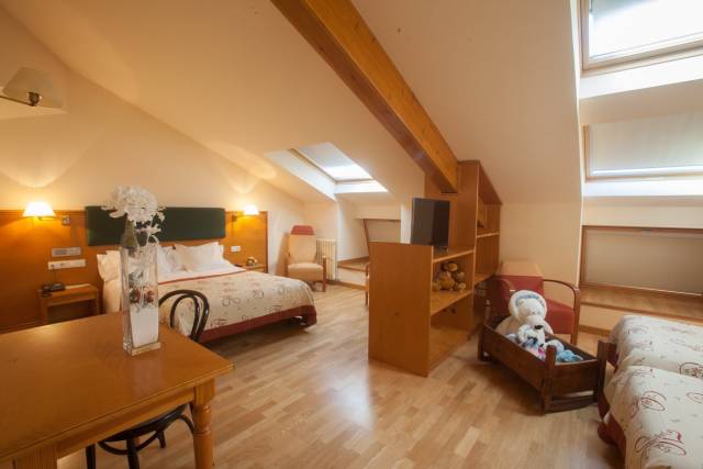 Quarto quádruplo/Quarto familiar