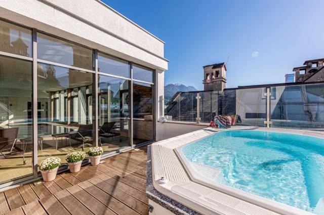 Jacuzzi exterior