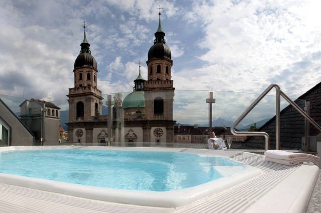 Jacuzzi exterior