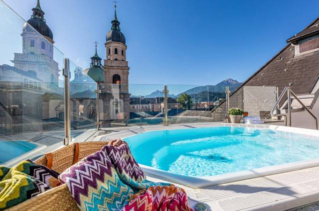Jacuzzi exterior