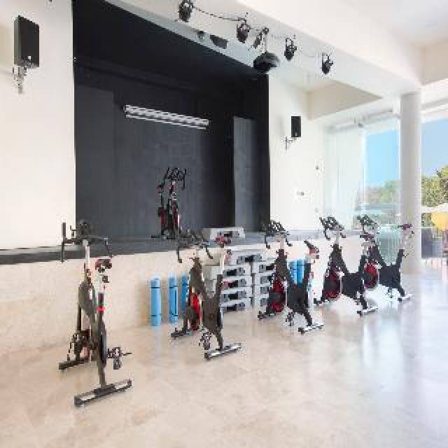 Desportos y Entretenimento