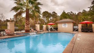 Best Western PLUS Crown Colony Inn & Suites