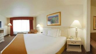 Holiday Inn Express Hotel & Suites Ames