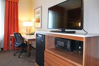 Holiday Inn Express Suites Nw Banff Trail