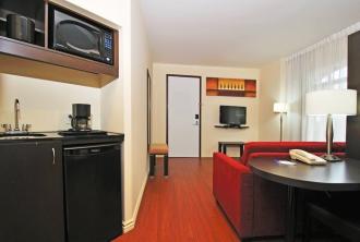 Holiday Inn Express & Suites Montreal Airport 