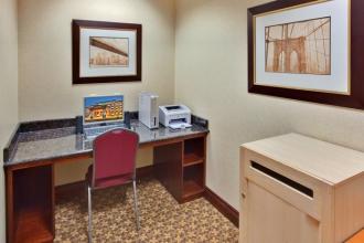 Holiday Inn Express & Suites B