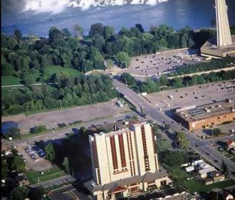 Econo Lodge By the Falls