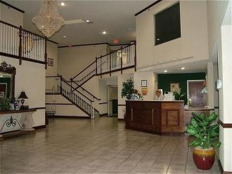 Holiday Inn Express & Suites D