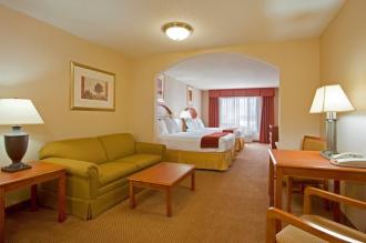 Holiday Inn Express & Suites L