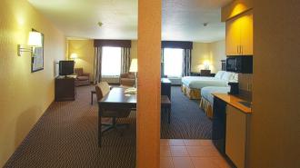 Holiday Inn Express & Suites N