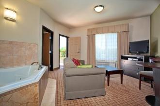 Holiday Inn Express & Suites S