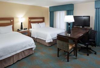 Hampton Inn & Suites St. Louis at Forest Park