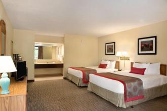 Ramada Jacksonville Hotel & Co