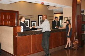 Hampton Inn & Suites Reagan National Airport