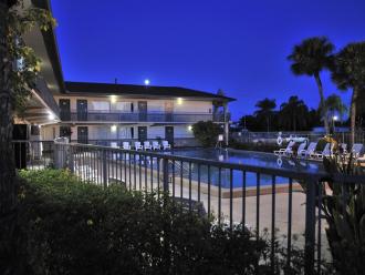 Super 8 Kissimmee Suites