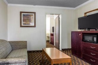 Quality Inn & Suites Los Angeles Airport