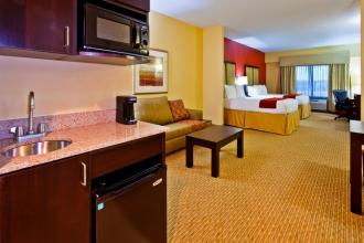 Holiday Inn Express Hotel And Suites Nashville Opryland