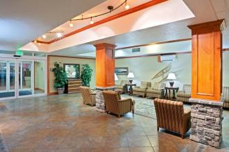 Holiday Inn Express & Suites F