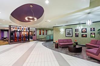 Holiday Inn Express & Suites C