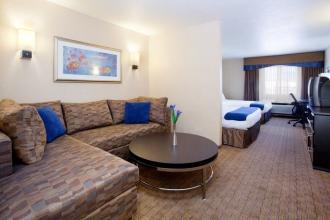 Holiday Inn Express & Suites A