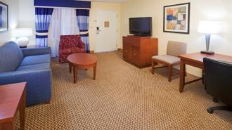 Crowne Plaza Suites Arlington