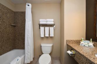 Holiday Inn Express & Suites C