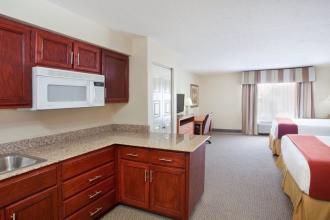 Holiday Inn Express & Suites C