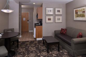 Holiday Inn Express & Suites I