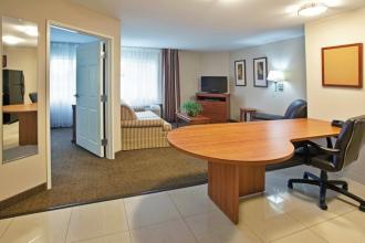 Candlewood Suites South Bend Airport