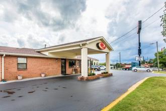 Econo Lodge North