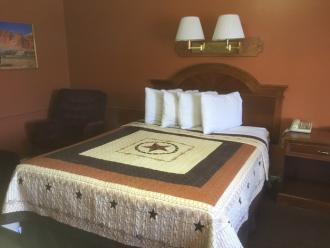 Broken Spur inn & Steakhouse