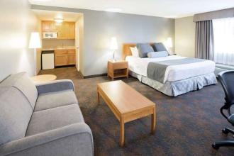 Best Western Plus Manhattan Beach Hotel