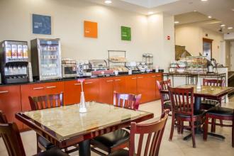 Comfort Inn & Suites Airport