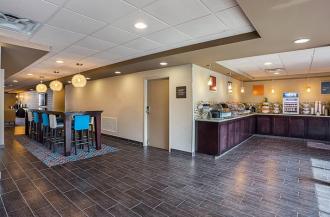 Comfort Suites University