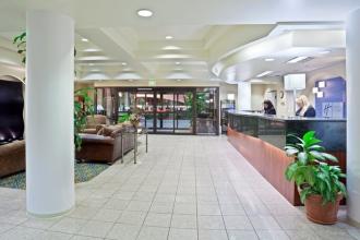 Holiday Inn Express & Suites T