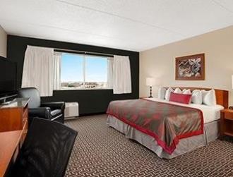 Ramada Plaza Fargo Hotel And C