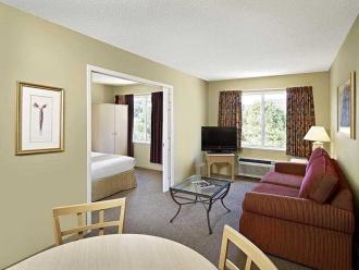 TownePlace Suites by Marriott Mississauga-Airport Corporate Centre